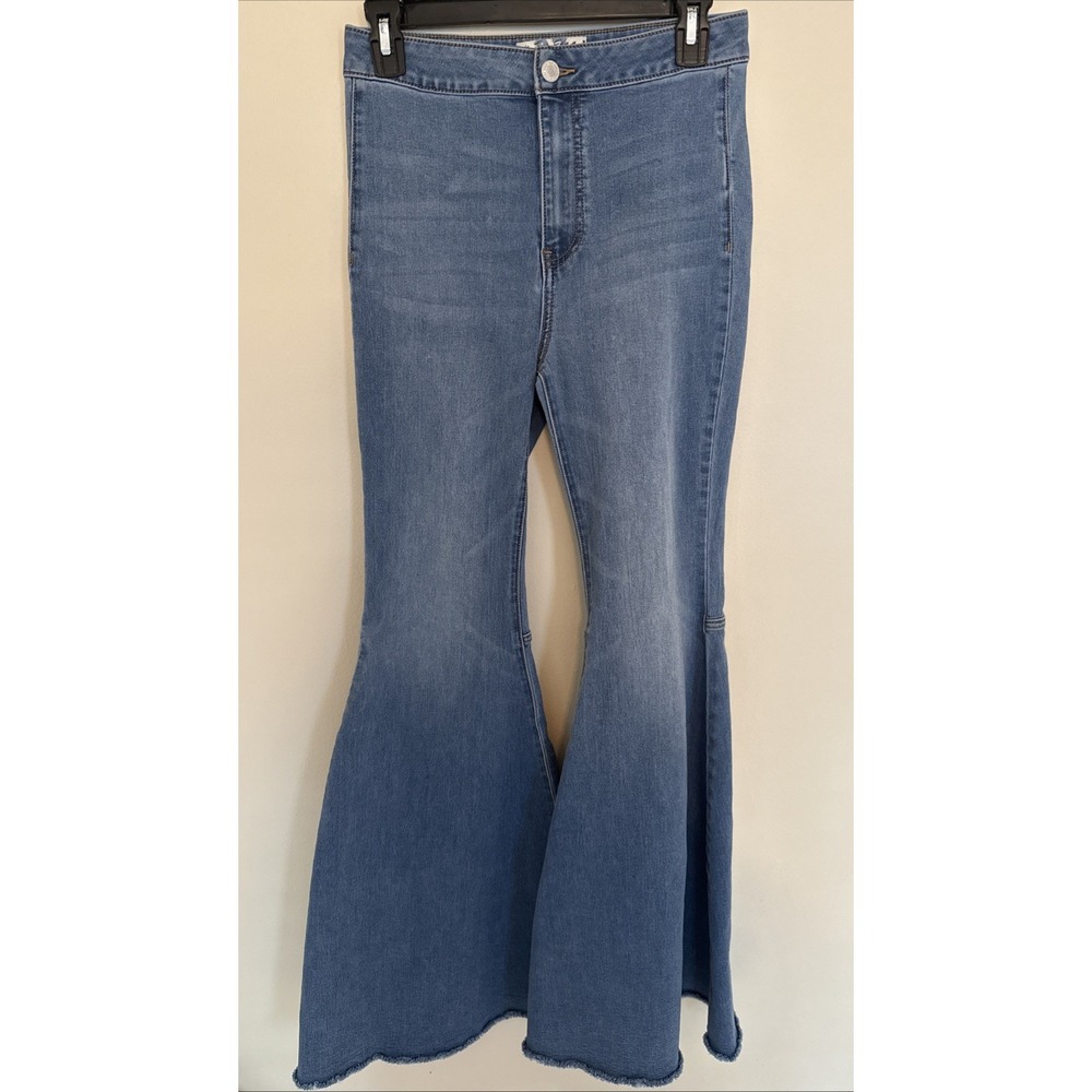 Free People We the Free Just Float On Flare Jeans size 27 Light Wash Bell Bottom